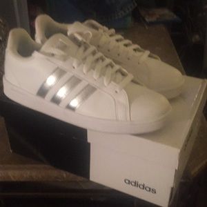 Adidas Sneakers size 10 new, worn once